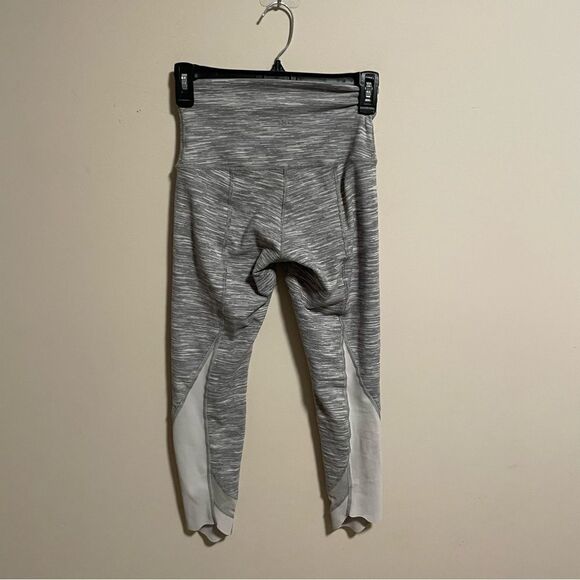 Lululemon Wunder Under Crop II *Scallop 23"- Space Gray- Size 4 - Picture 3 of 9